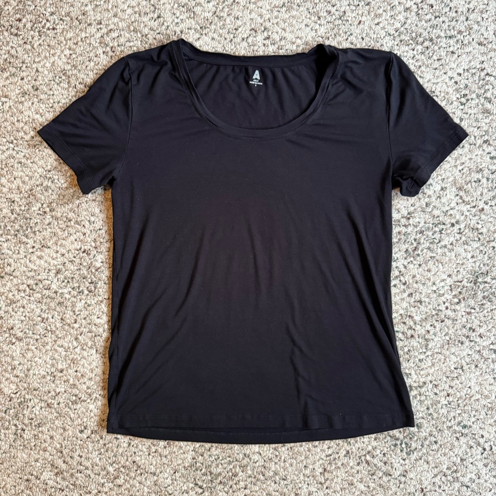 Able Jet Black Women's Short Sleeve Drapey Scoop Neck Tee Size Small